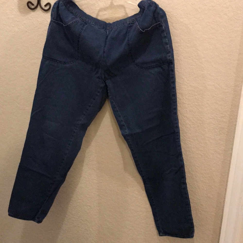 White stag pull on denim